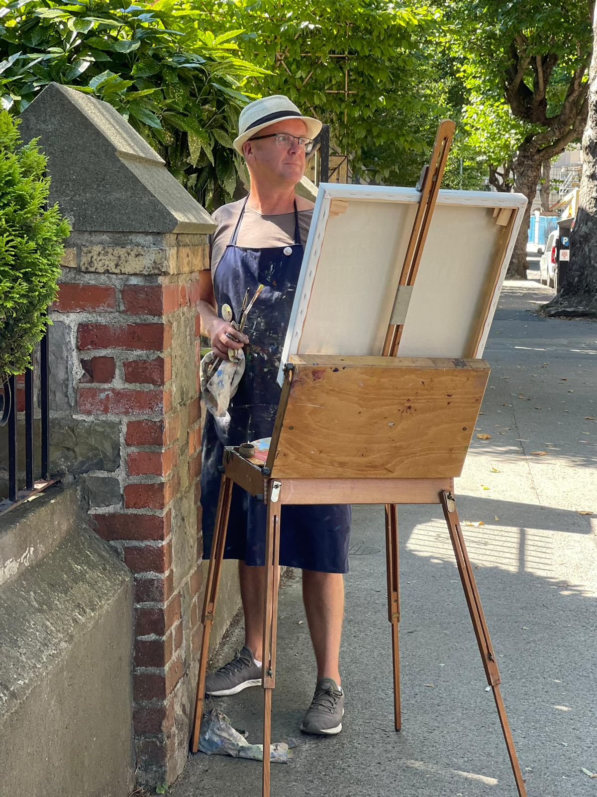 Ed Reynolds painting outside the Royal Victoria Eye & Ear Hospital in August 